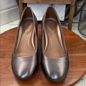 Aerosoles Womens Eye Candy Gold Leather Pumps